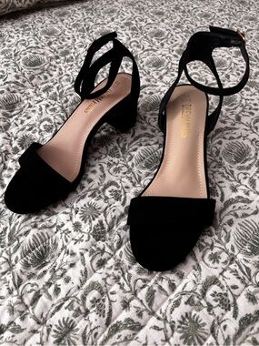Dream Pairs Black Ankle Strap Block Heels